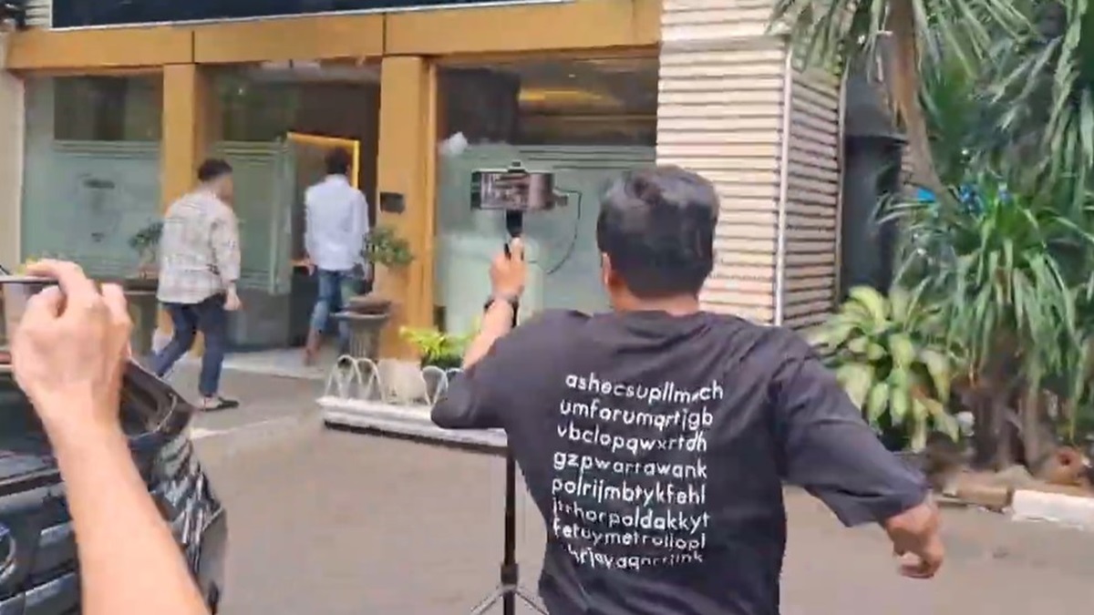 Richard Lee Jalani Pemeriksaan di Polda Metro Jaya, Status Tersangka Kasus Kosmetik Disorot