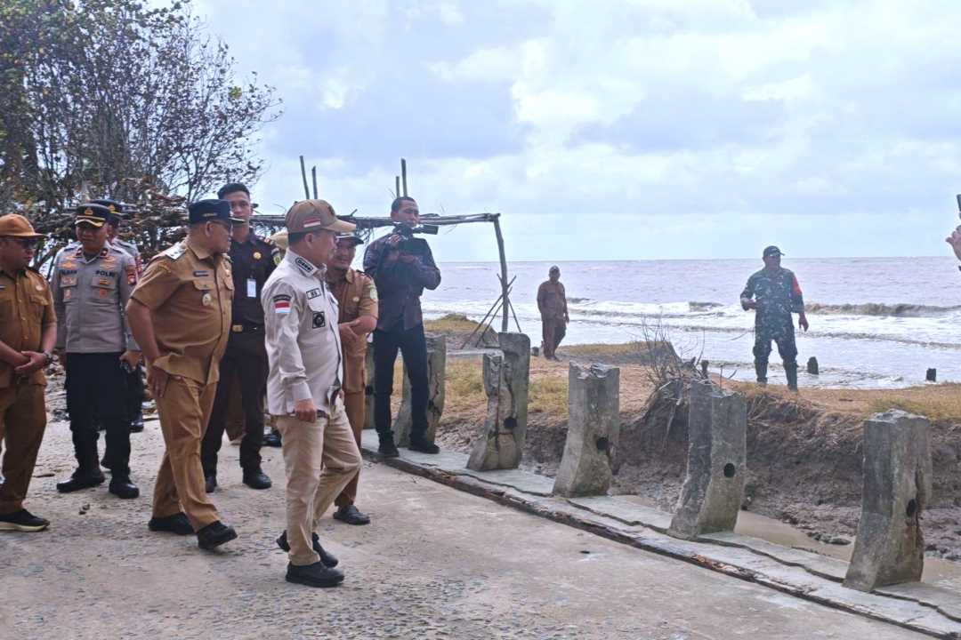 Abrasi Pantai Matang Danau Paloh Kian Ganas, Jembatan Vital Nyaris Roboh