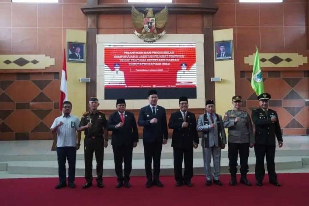 Sah! Mantan Kepala Bappeda Ambrosius Sadau Kini Jabat Sekda Kapuas Hulu, Bupati Titip Sinergi Solid