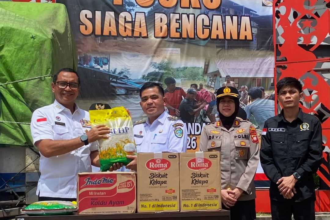 Turun Langsung ke Ngabang, Komjen Pol Makhruzi Rahman Pastikan Jalur Logistik PLBN Entikong Tak Terhambat Banjir