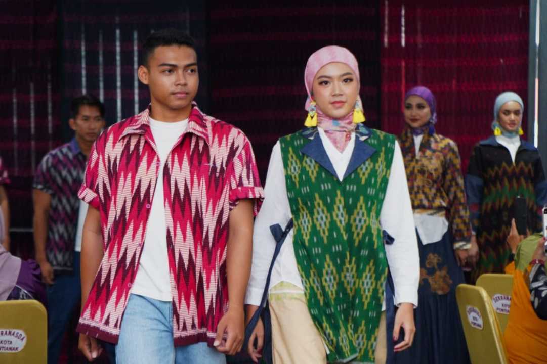 Tak Kalah dari Produk Luar, “Cerite Kote Dua” Pukau Rombongan Dharma Wanita Kemenag di Dekranasda Pontianak