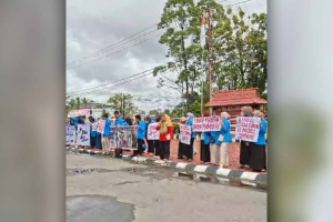 Polres Sintang Didesak Tangkap Oknum Penyegel Sekolah, Massa Ancam Demo ke Polda Kalbar