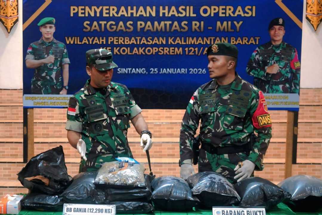 10 Paket Ganja Ditemukan Satgas Yonarhanud 1/PBC Saat Sisir Pantai Belacan Sambas