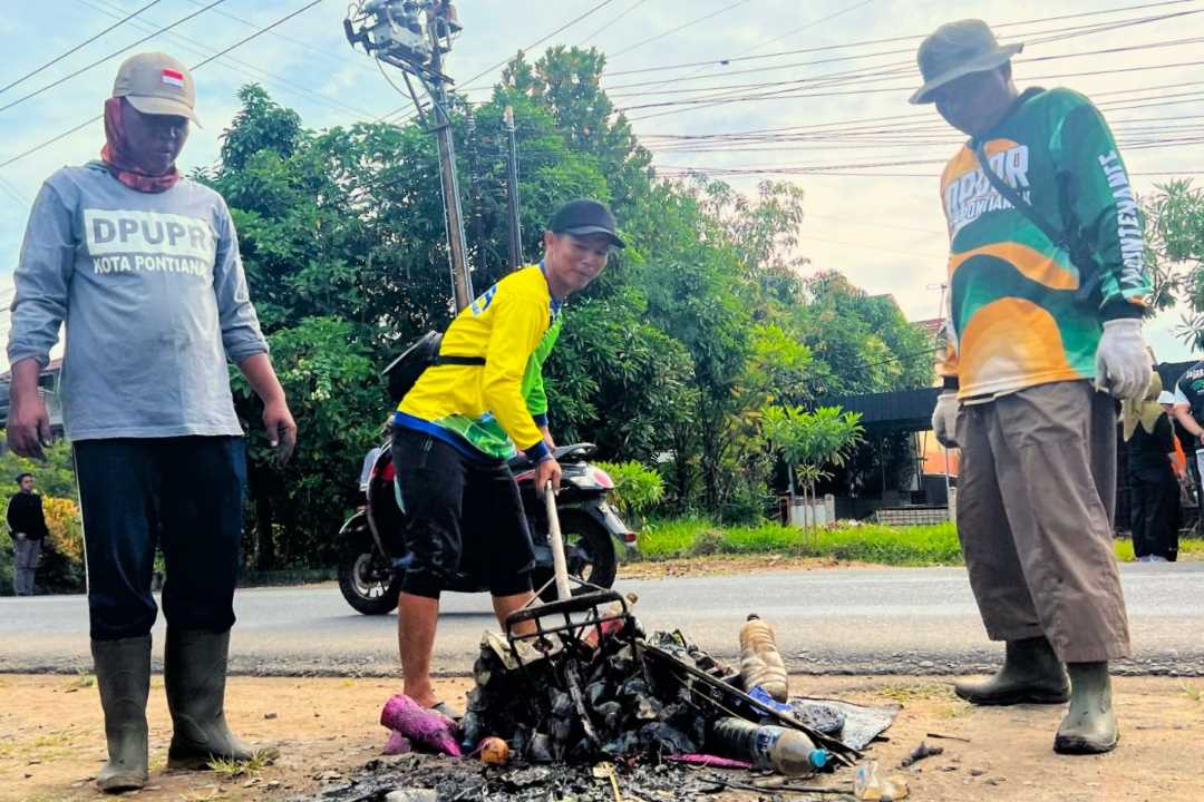 Warga Pallima Sambut Jembatan Kapuas III dengan Kerja Bakti, Ismail: Ini Program Unggulan Pak Wali