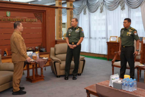 Momen Perpisahan di Kantor Gubernur: Ria Norsan Lepas Mayjen Jamallulael ke Mabes TNI, Titip Stabilitas Kalbar