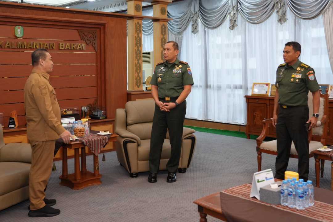 Momen Perpisahan di Kantor Gubernur: Ria Norsan Lepas Mayjen Jamallulael ke Mabes TNI, Titip Stabilitas Kalbar