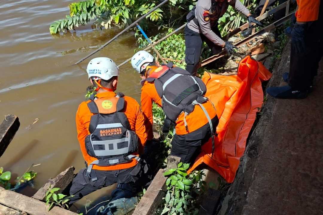 Sesosok Mayat Pemuda Ditemukan Dekat Dermaga PT GLG Ketapang, Polisi: Identitas Korban Berinisial AEP