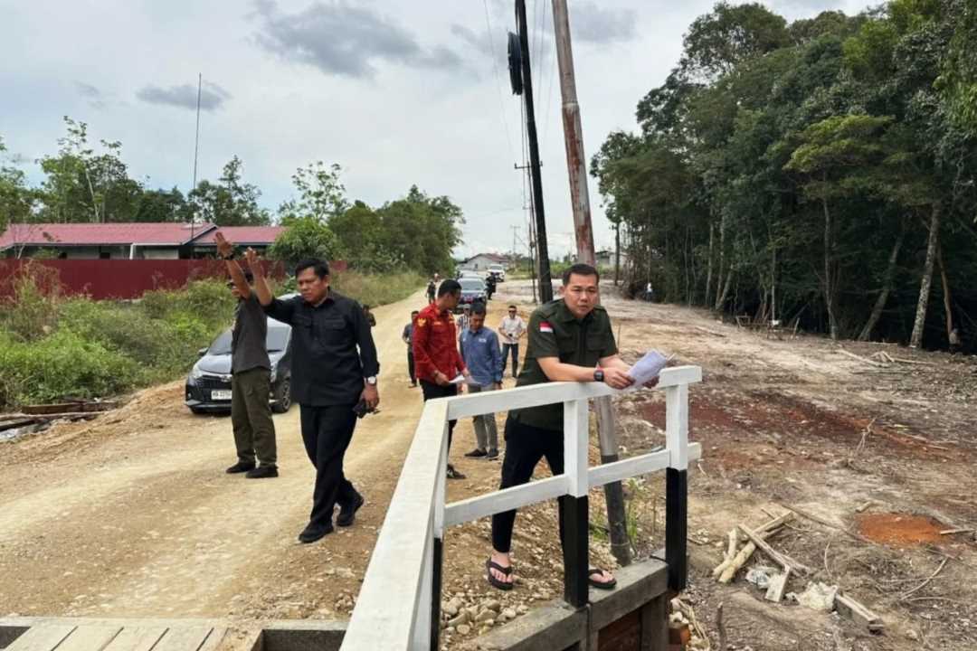 Gunakan Dana IJD Rp20 Miliar, Bupati Kapuas Hulu Fransiskus Diaan Pastikan Jalan Pengkadan Segera Mulus