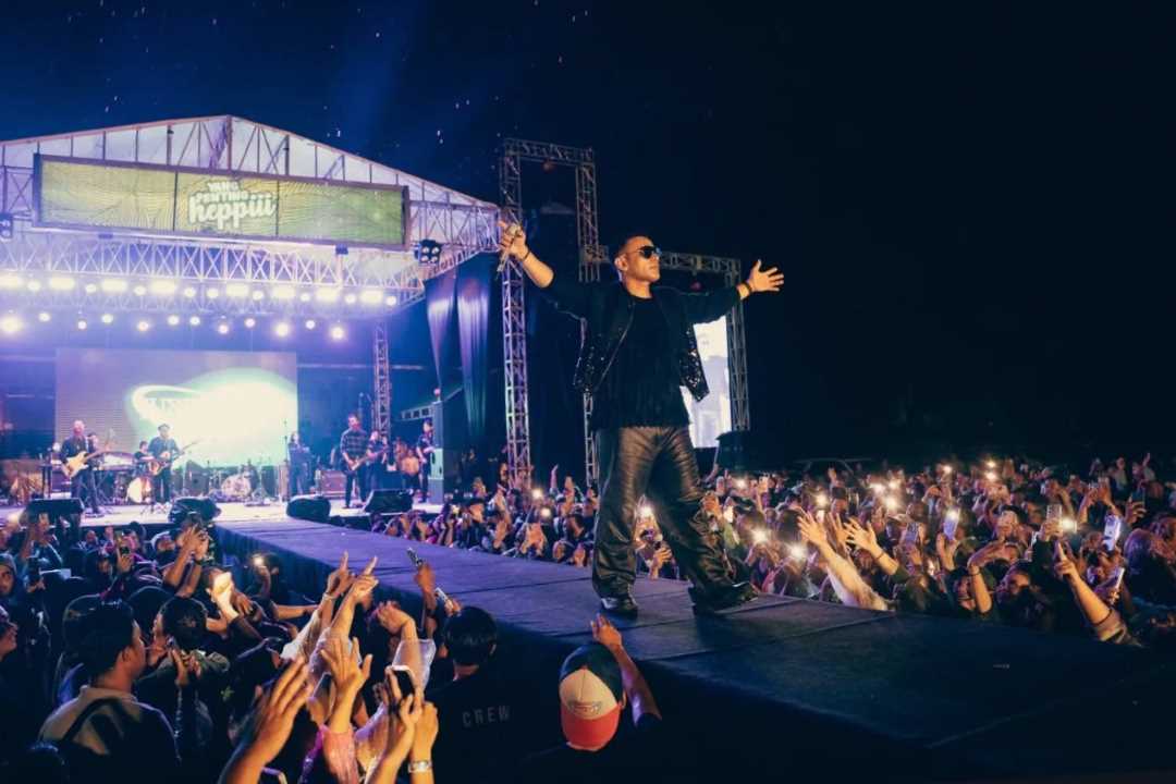 Simfoni Cinta di Parindu: Penampilan Memukau Judika dan Hijau Daun di Sanggau Berjalan Aman dan Tertib