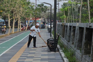 Pengabdian Sunyi PPSU Pontianak: Dari Sapu Jalan Hingga Panggilan ke Tanah Suci